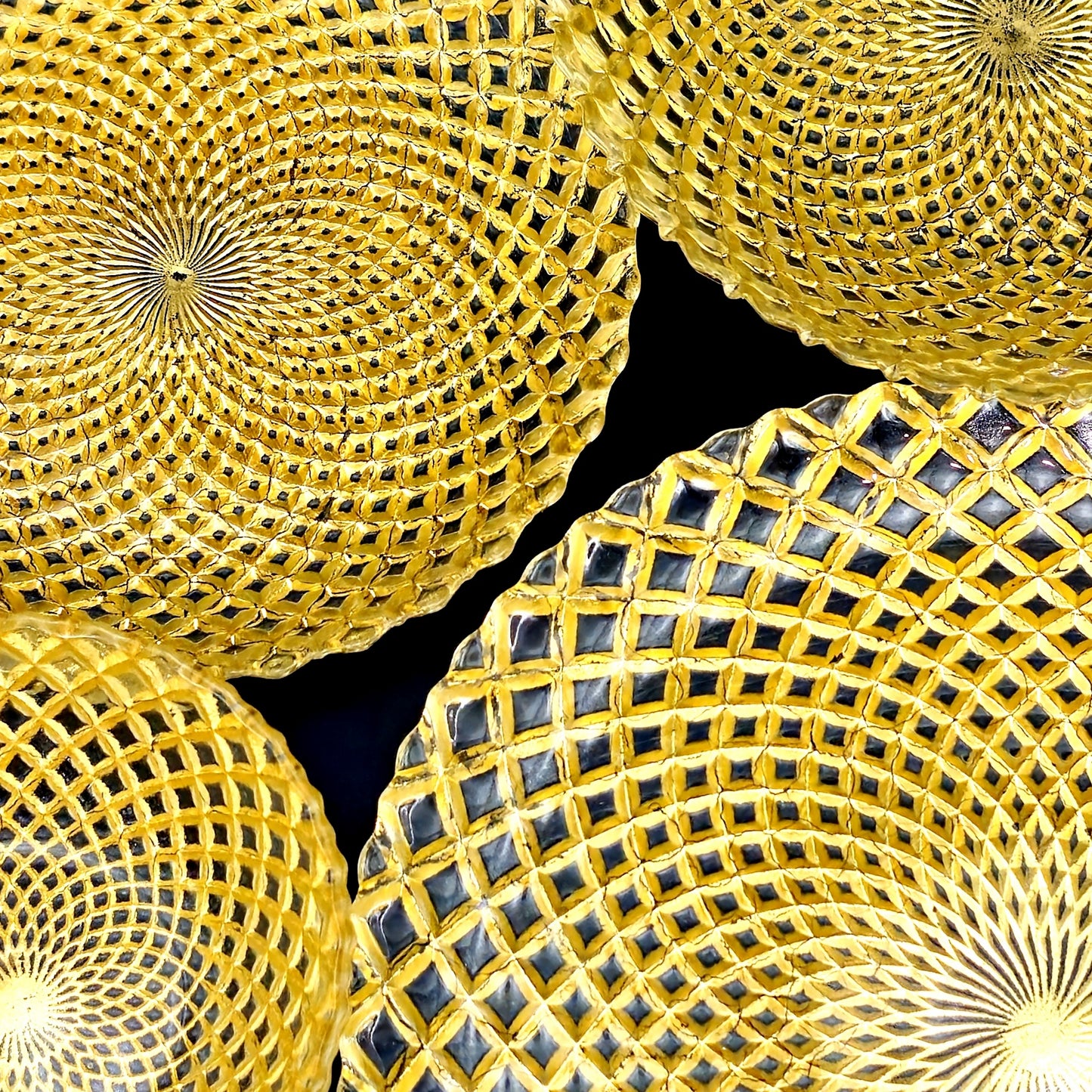 PAVO Gilded Glass Dinnerware Set